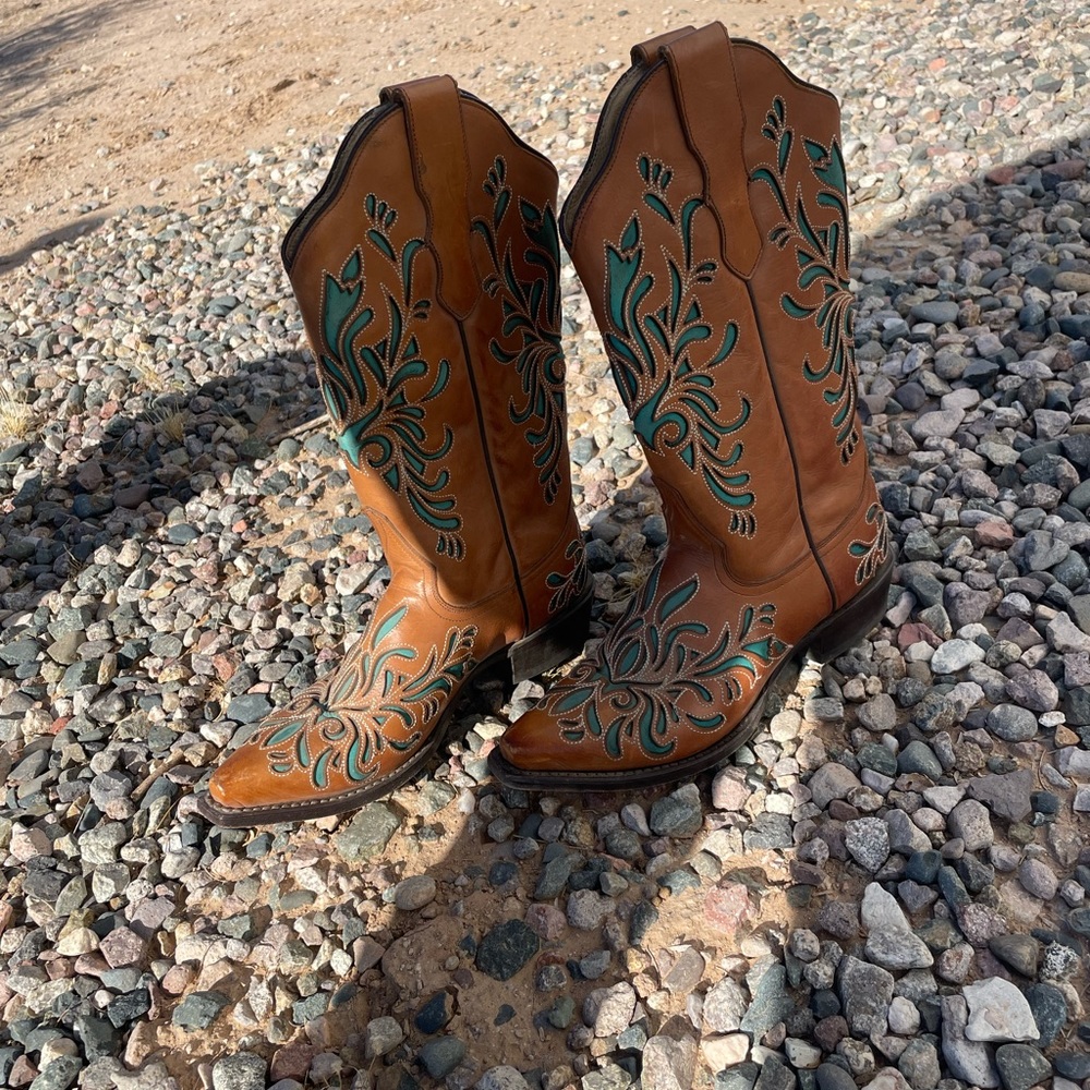 Great cowgirl boots.